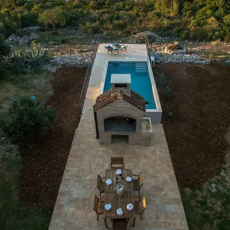 Feriehus Pool Domina *
