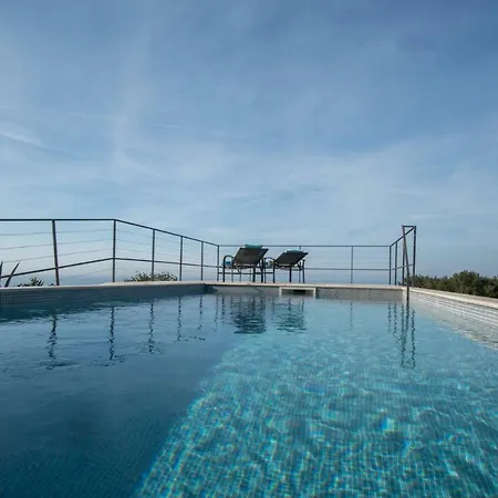 Feriehus Pool Domina *